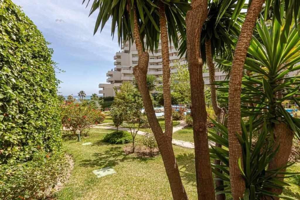 797 Holiday Rentals- Precioso Piso Con Vistas Al Jardin En Benalbeach Benalmádena Eksteriør bilde