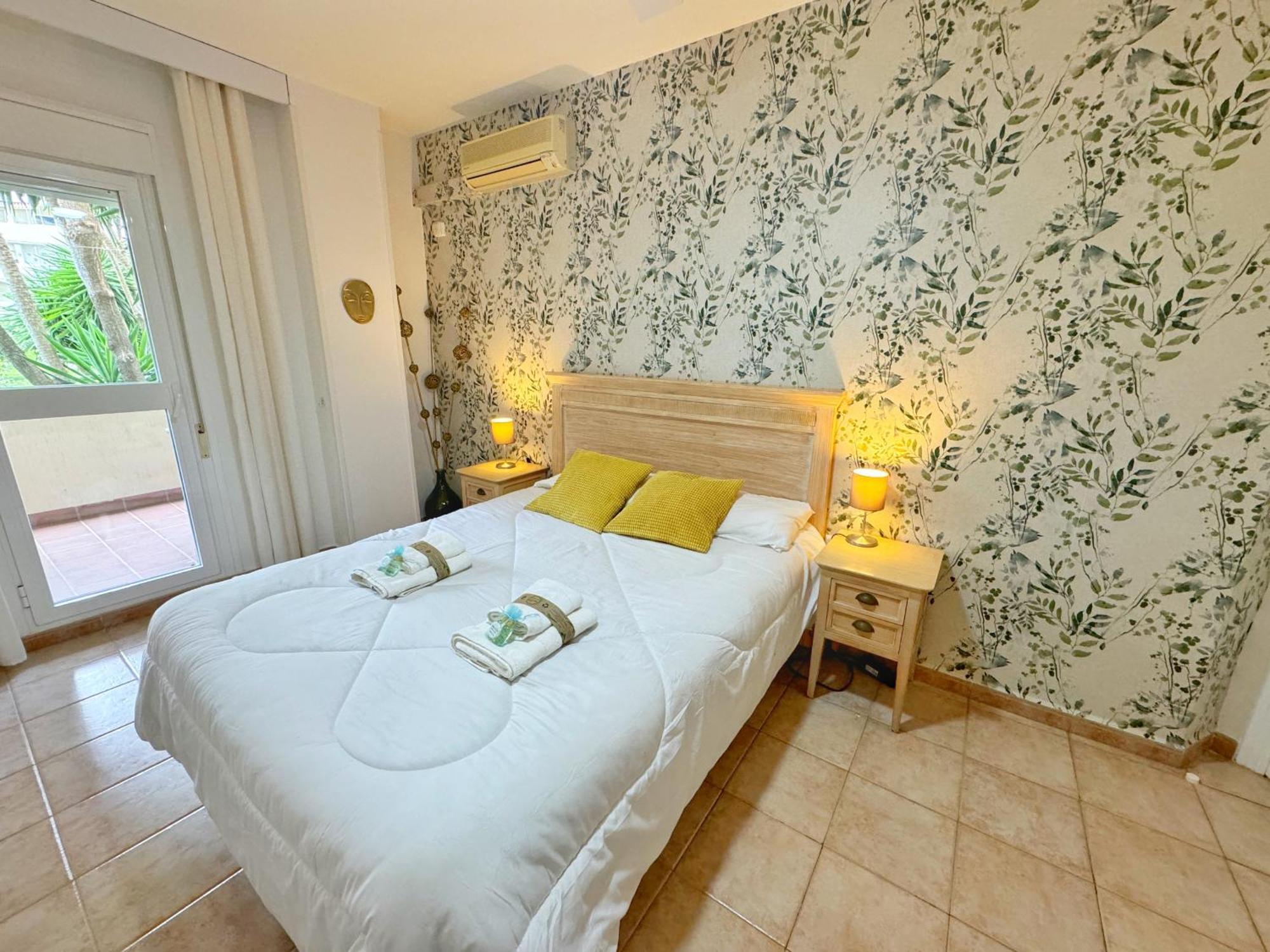 797 Holiday Rentals- Precioso Piso Con Vistas Al Jardin En Benalbeach Benalmádena Eksteriør bilde